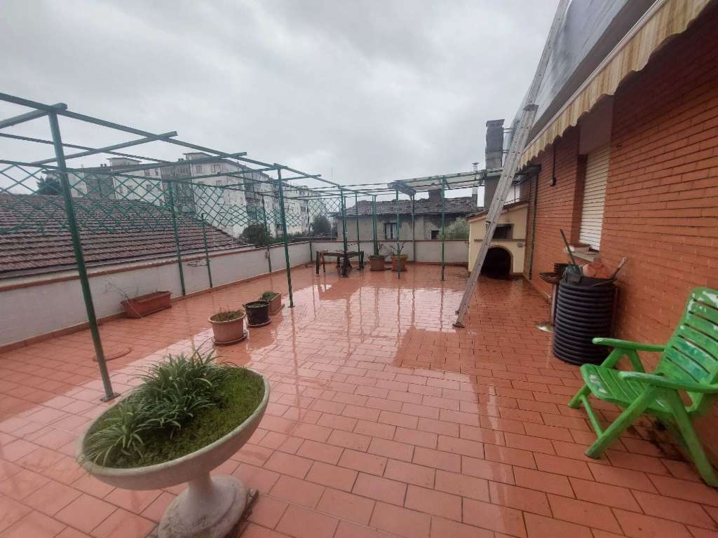 casa indipendente in vendita a Prato in zona Fontanelle