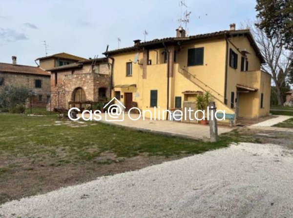 casa indipendente in vendita a Prato