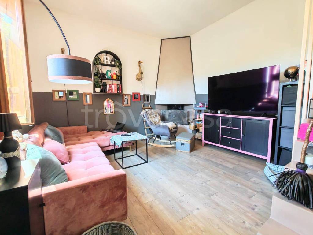 casa indipendente in vendita a Prato