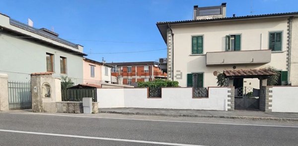 casa indipendente in vendita a Prato in zona Fontanelle