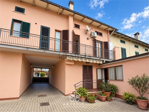 casa indipendente in vendita a Prato in zona Tavola