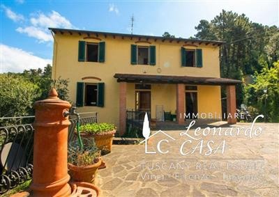 casa indipendente in vendita a Prato in zona Casale