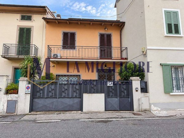 casa indipendente in vendita a Prato in zona Santa Gonda