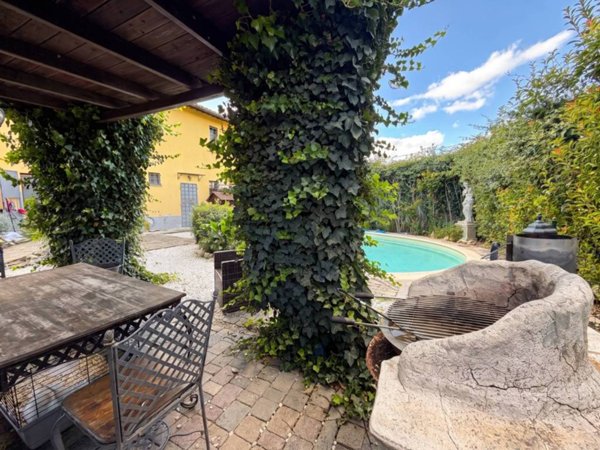 casa indipendente in vendita a Prato in zona Paperino