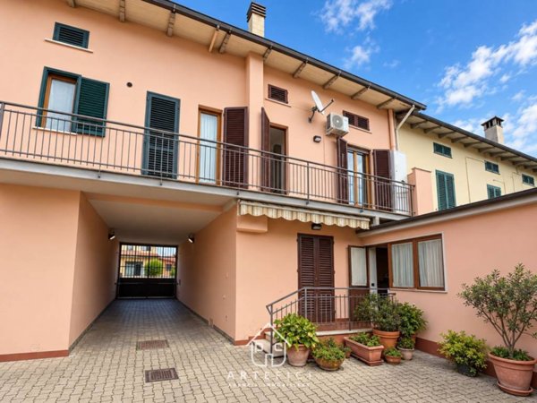 casa indipendente in vendita a Prato in zona Tavola