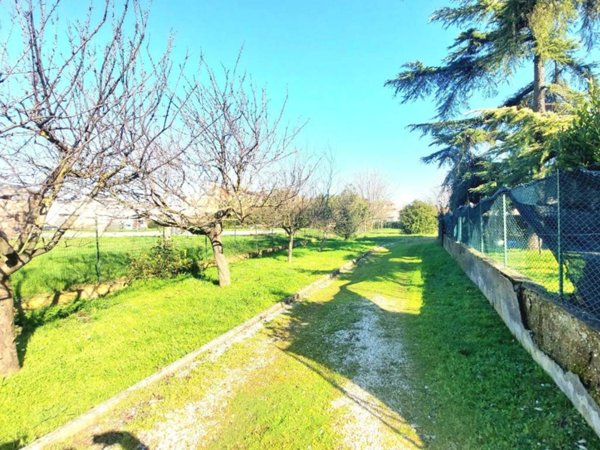 casa indipendente in vendita a Prato in zona Tavola