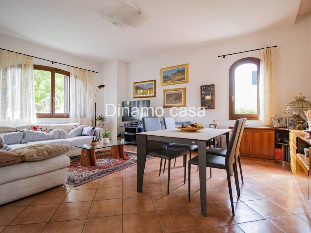 casa indipendente in vendita a Prato in zona Tavola