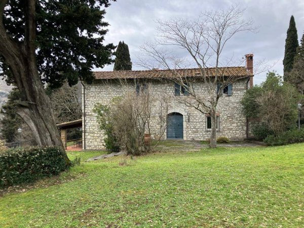 casa indipendente in vendita a Vaiano in zona Faltugnano