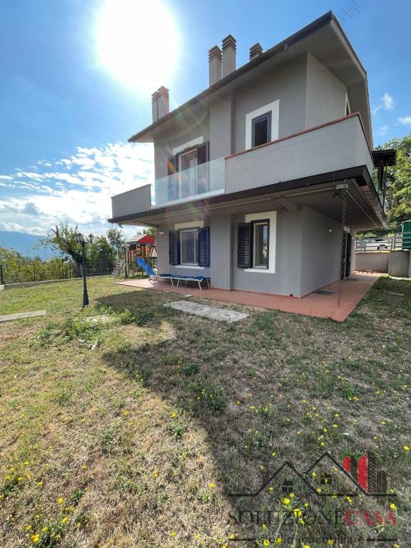 casa indipendente in vendita a Vaiano in zona Schignano