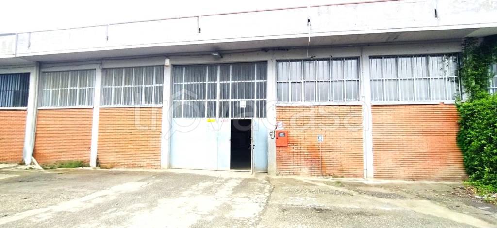 locale commerciale in vendita a Vaiano
