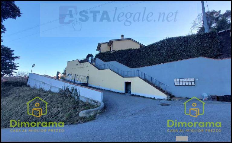 casa indipendente in vendita a Vaiano in zona Schignano