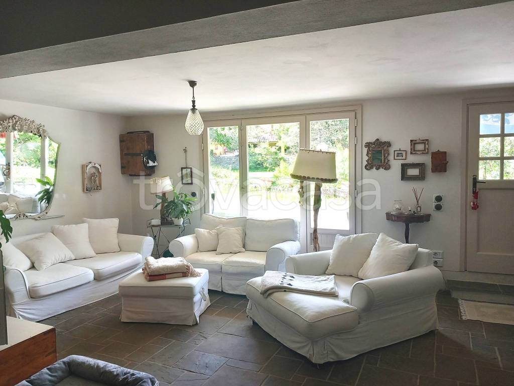 casa indipendente in vendita a Vaiano