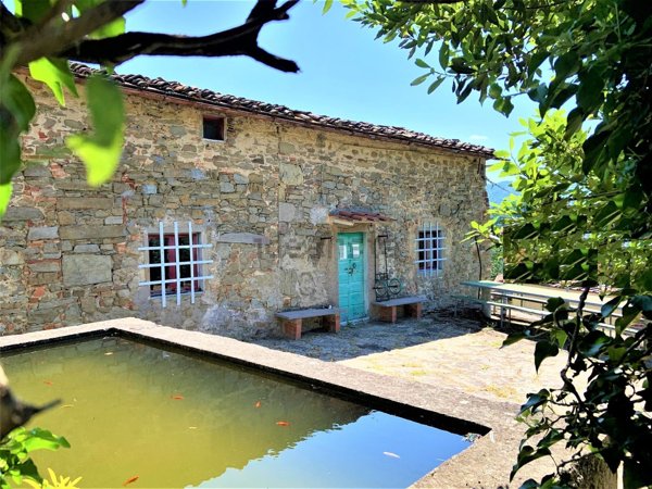 casale in vendita a Vaiano