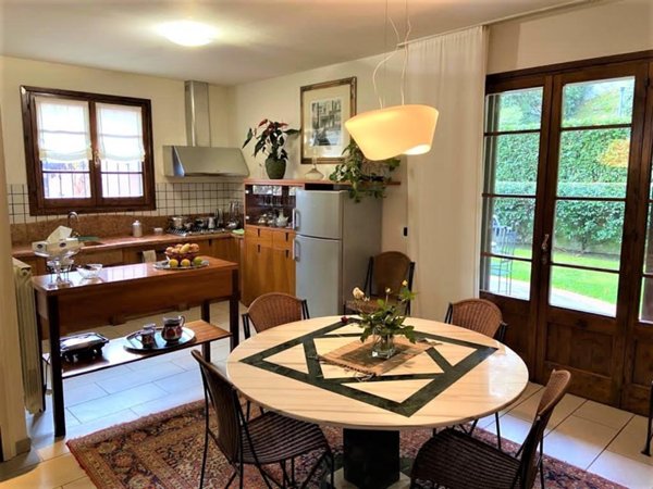 casa indipendente in vendita a Vaiano in zona Schignano