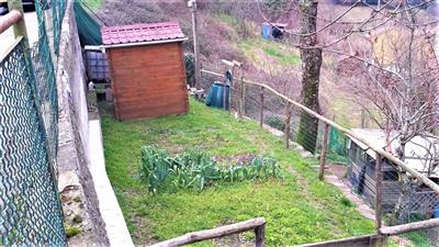 casa indipendente in vendita a Vaiano in zona Schignano