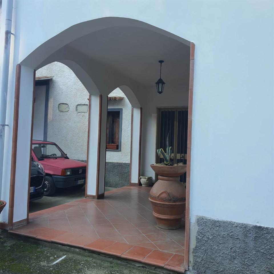 casa indipendente in vendita a Vaiano in zona Faltugnano