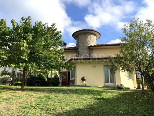 casa indipendente in vendita a Vaiano in zona Sofignano