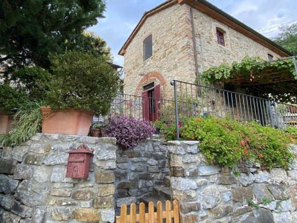 quadrivano in vendita a Vaiano in zona Sofignano