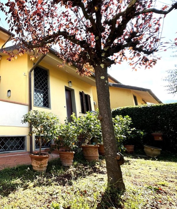 casa indipendente in vendita a Vaiano