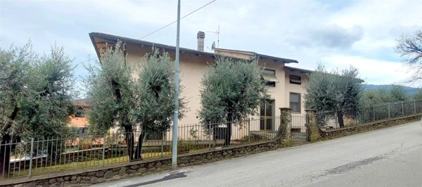 casa indipendente in vendita a Vaiano