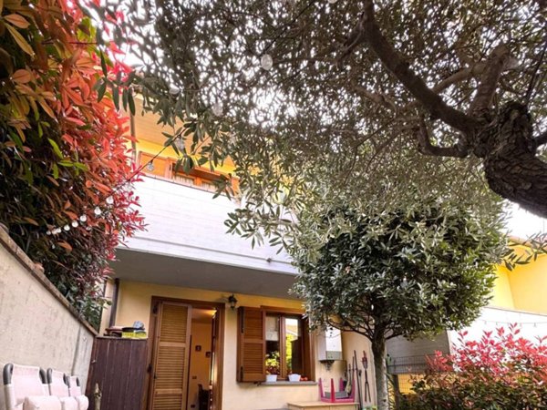 casa indipendente in vendita a Vaiano