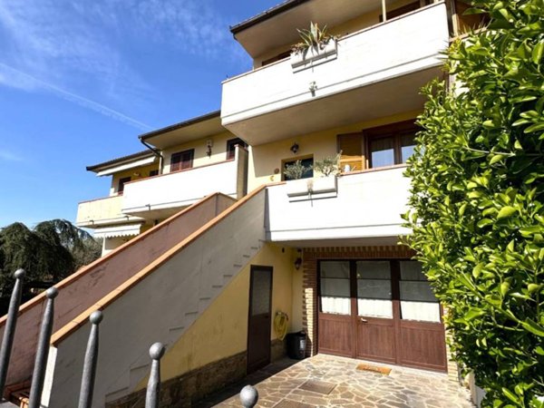 casa indipendente in vendita a Vaiano