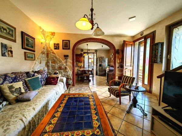 casa indipendente in vendita a Vaiano in zona Sofignano