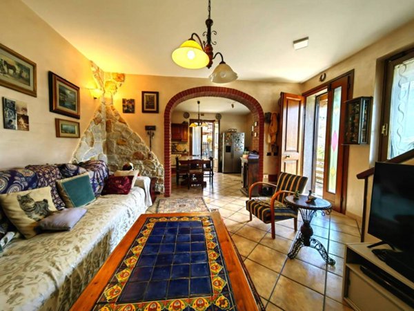 casa indipendente in vendita a Vaiano in zona Sofignano