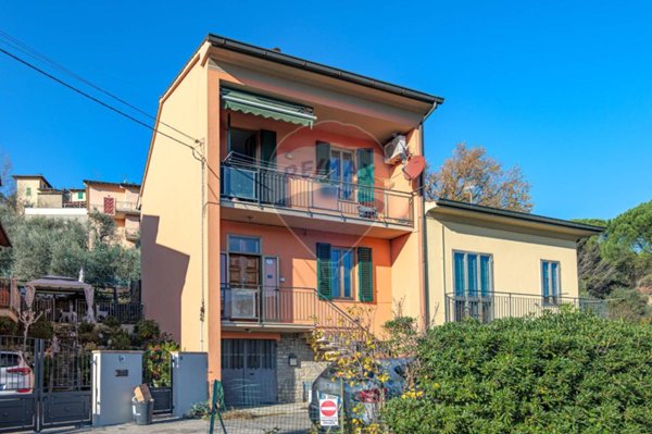 casa indipendente in vendita a Vaiano