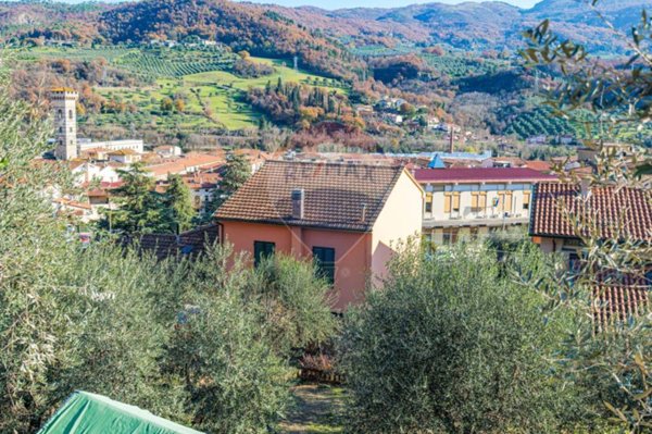 casa indipendente in vendita a Vaiano