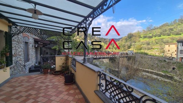 casa indipendente in vendita a Vaiano
