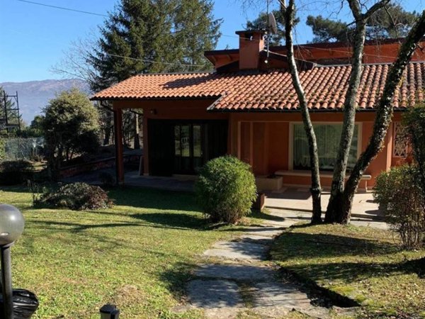casa indipendente in vendita a Vaiano in zona Schignano