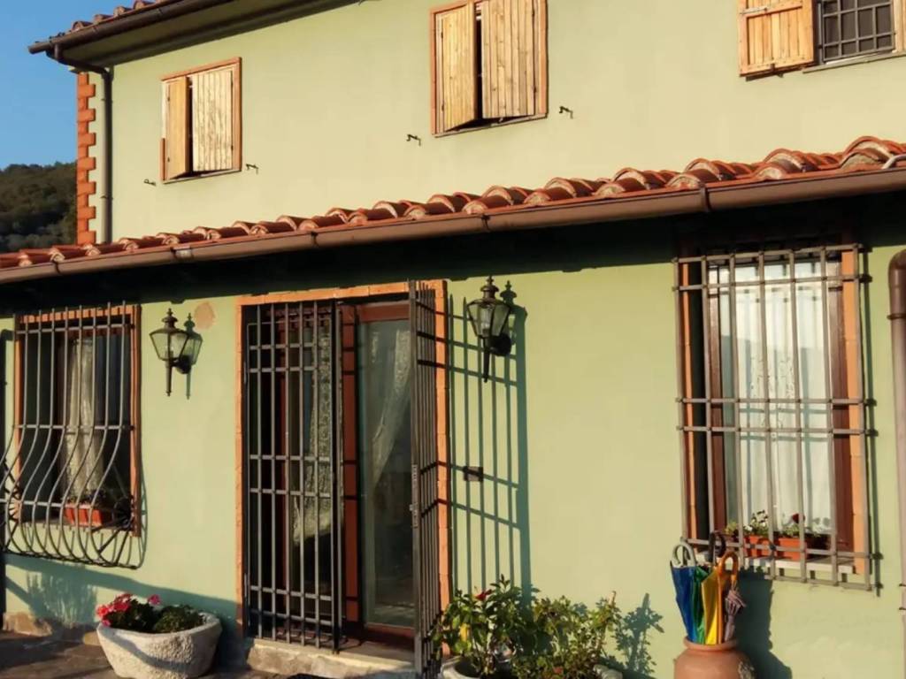 casa indipendente in vendita a Vaiano