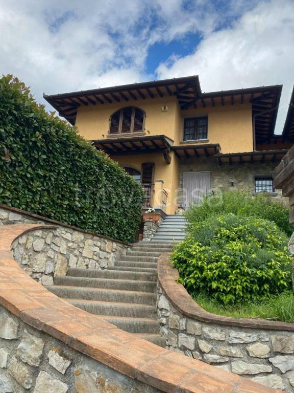 casa indipendente in vendita a Vaiano
