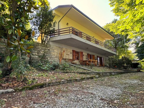 casa indipendente in vendita a Vaiano