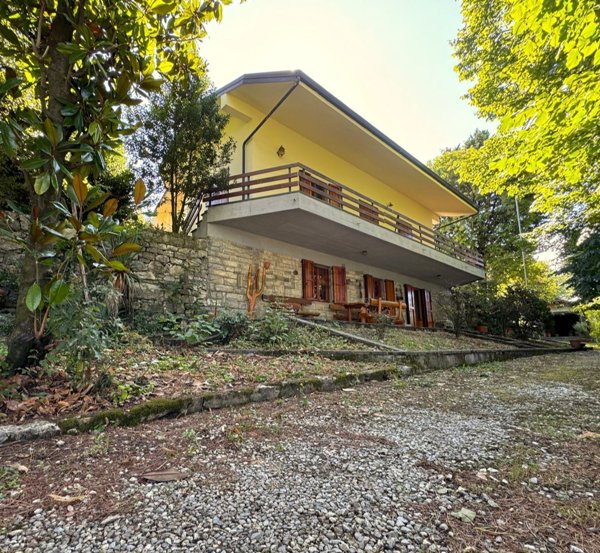 casa indipendente in vendita a Vaiano