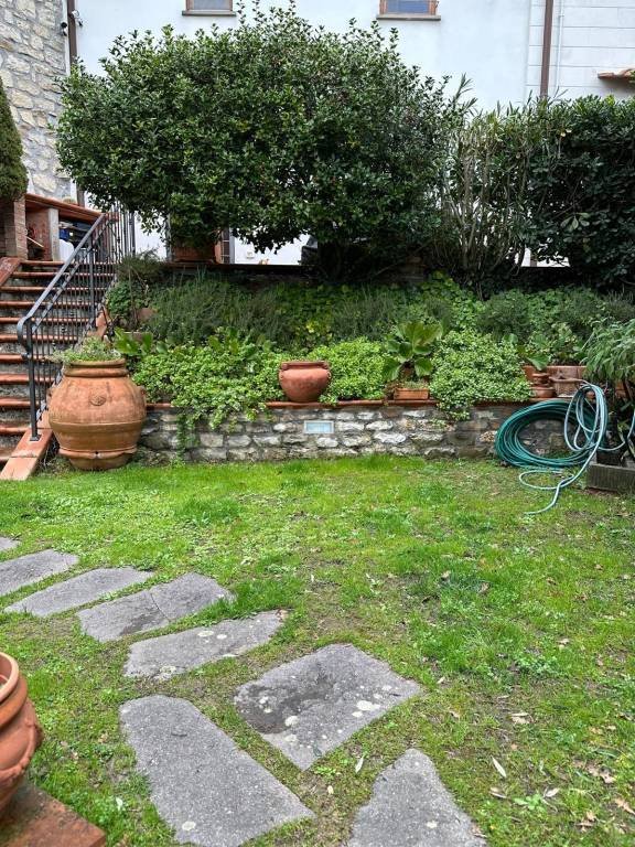 casa indipendente in vendita a Vaiano in zona Sofignano