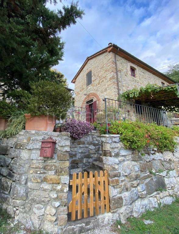 casa indipendente in vendita a Vaiano in zona Sofignano