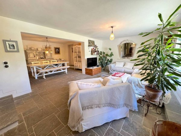 casa indipendente in vendita a Vaiano in zona Schignano