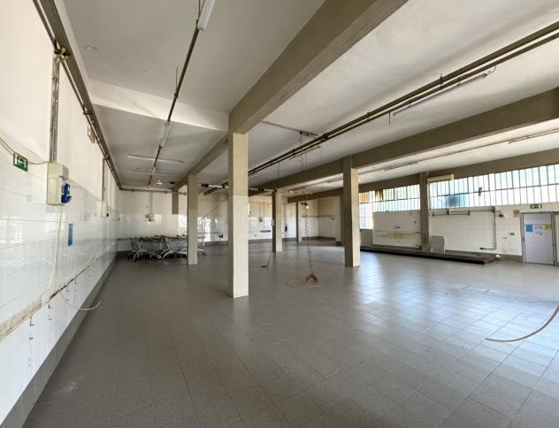 locale commerciale in vendita a Vaiano