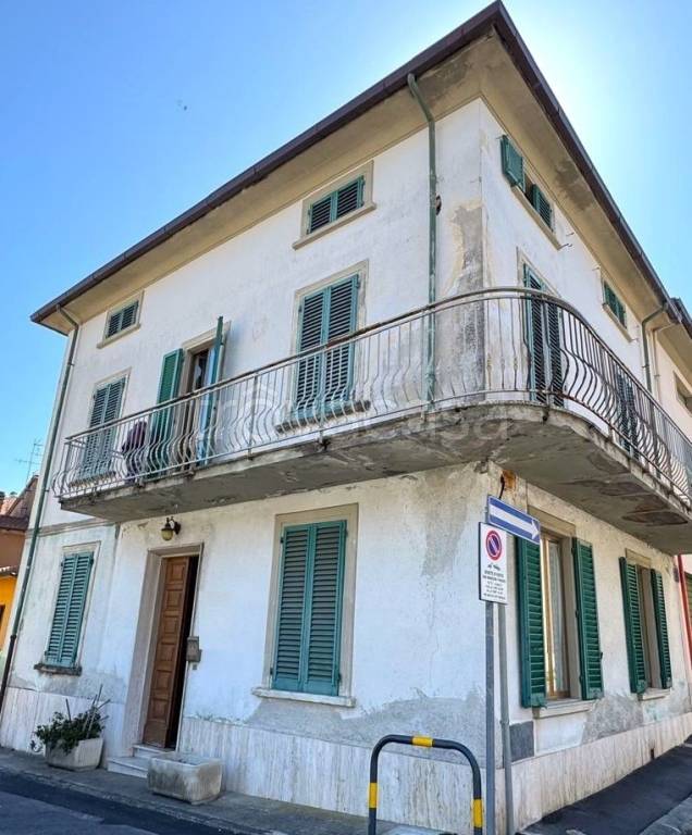casa indipendente in vendita a Vaiano