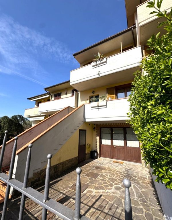 casa indipendente in vendita a Vaiano