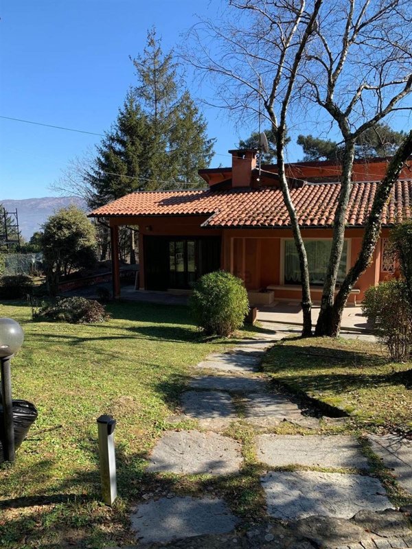casa indipendente in vendita a Vaiano in zona Schignano
