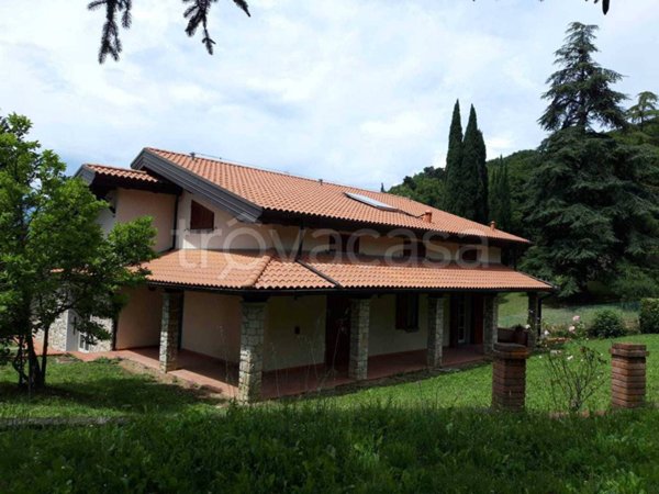 casa indipendente in vendita a Vaiano in zona Sofignano