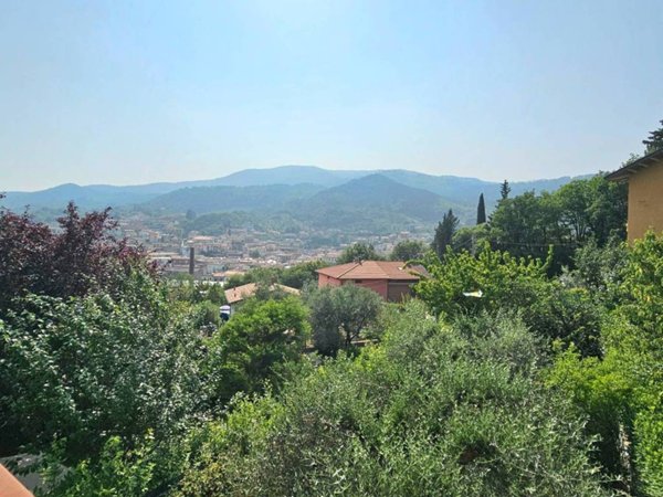 casa indipendente in vendita a Vaiano