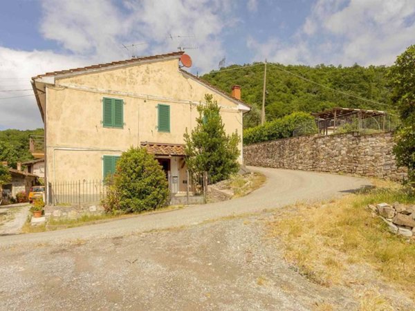casa indipendente in vendita a Vaiano