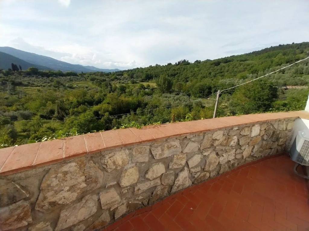 casa indipendente in vendita a Vaiano in zona Faltugnano