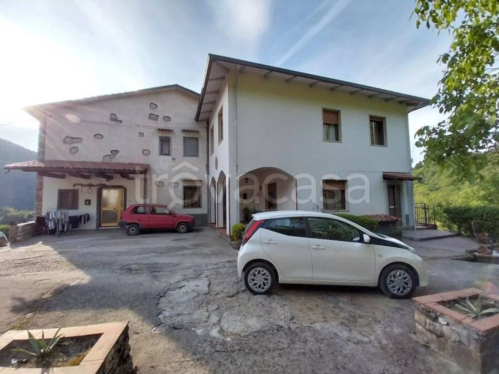 casa indipendente in vendita a Vaiano in zona Faltugnano