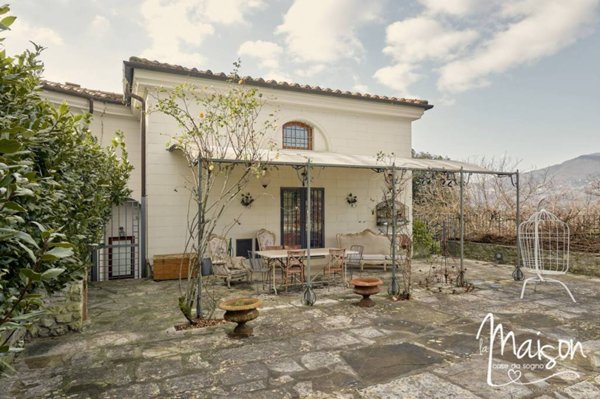 casa indipendente in vendita a Vaiano in zona Sofignano