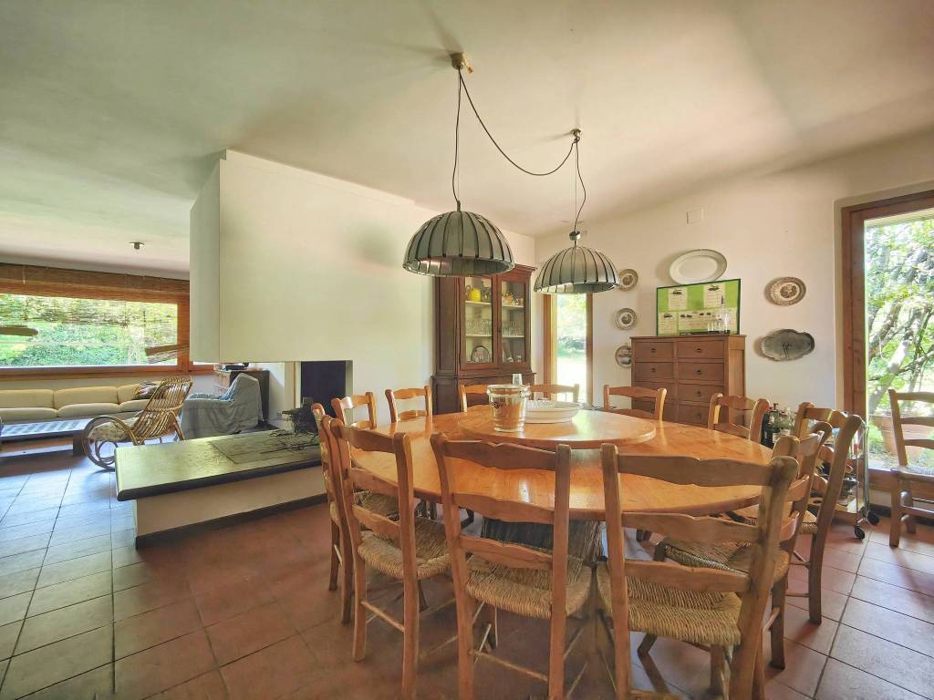 casa indipendente in vendita a Vaiano in zona Schignano